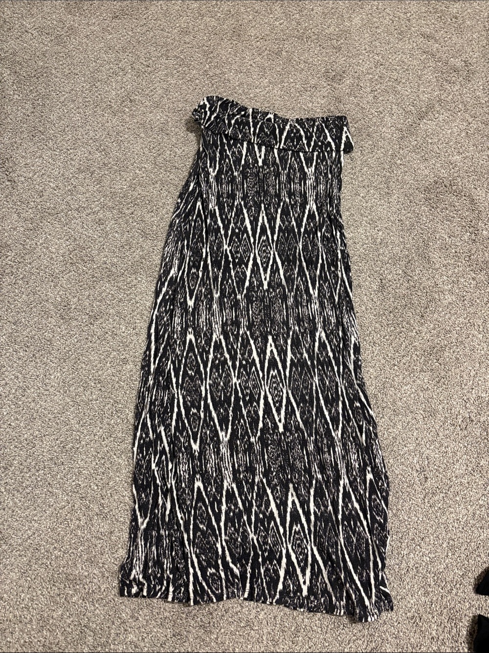 B Jewel Black & White Strapless Geometric Maxi Dress